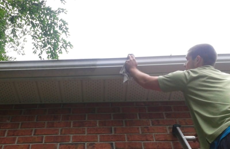 Exterior Eavestrough Cleaning
