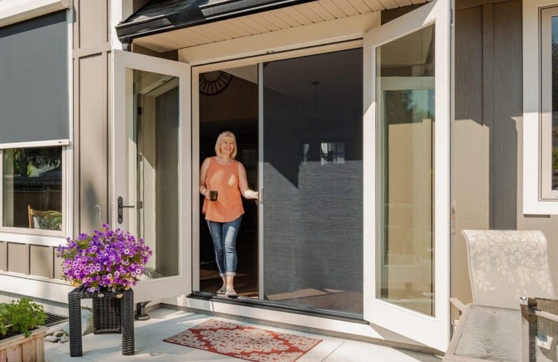 Woman opening her phantom screen